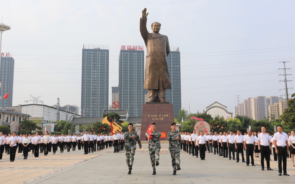 后八里沟村举行建党103周年升旗仪式暨全体党员重温入党誓词活动
